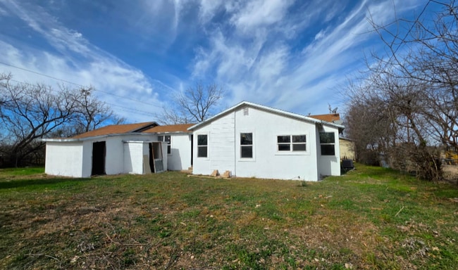 2001 Old Ballinger Hwy in San Angelo, TX - Foto de edificio - Building Photo
