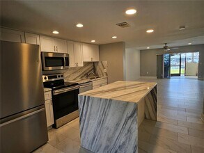 1028 Apollo Beach Blvd in Apollo Beach, FL - Building Photo - Building Photo