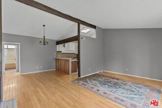 18433 Hatteras St in Los Angeles, CA - Building Photo - Building Photo