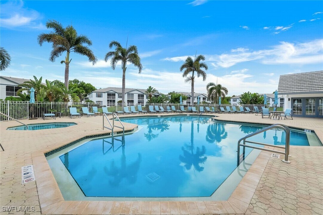 859 Tanbark Dr in Naples, FL - Building Photo