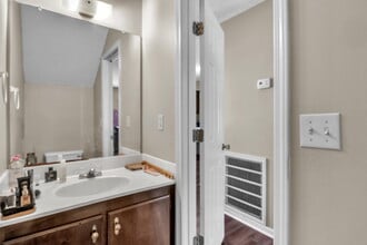 Little London in Starkville, MS - Foto de edificio - Building Photo