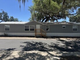 1221 N Valrico Rd in Valrico, FL - Building Photo