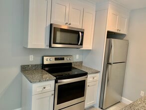 226 Main St, Unit 2 in North Andover, MA - Foto de edificio - Building Photo