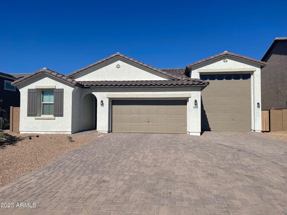 44112 W Palo Amarillo Rd in Maricopa, AZ - Building Photo