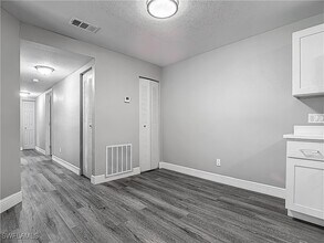 17426 Birchwood Ln in Ft. Myers, FL - Foto de edificio - Building Photo