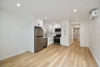 12241 Burbank Blvd in Los Angeles, CA - Building Photo - Building Photo