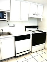802 NW 87th Ave in Miami, FL - Building Photo - Building Photo