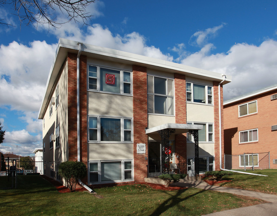 5746 Sander Dr in Minneapolis, MN - Foto de edificio