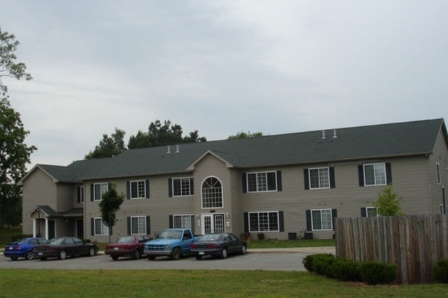 Fairway Glen Apartments in Greenville, MI - Building Photo