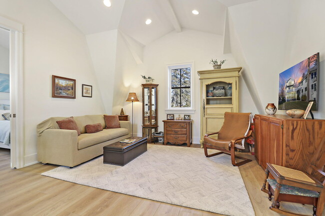 property at 3 N Walworth Ave
