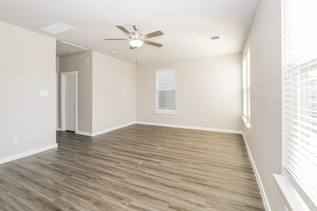 309 N Centro Cir in Shenandoah, TX - Building Photo - Building Photo