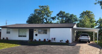 610 NW 38th Ct in Pompano Beach, FL - Building Photo