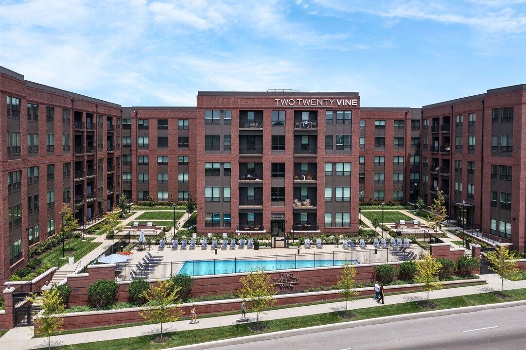 Two Twenty Vine in Columbus, OH - Foto de edificio