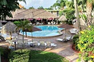 2555 Tamiami Trail N in Naples, FL - Building Photo - Building Photo