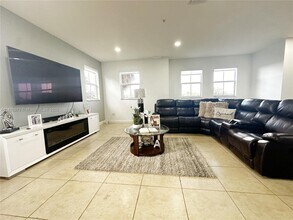 260 NW 109th Ave in Miami, FL - Building Photo - Building Photo