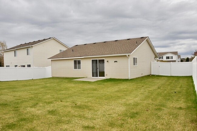 3390 W Manning Loop in Coeur d'Alene, ID - Building Photo - Building Photo