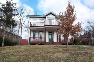 832 Oak Street, Unit Apt 2 in Cincinnati, OH - Building Photo