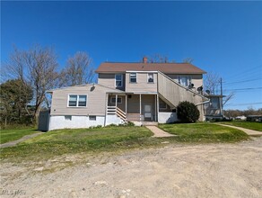 12550 Claridon Troy Rd in Chardon, OH - Building Photo - Building Photo