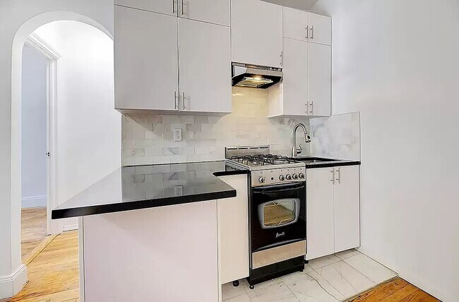 1004 2nd Ave-Unit -2D in New York, NY - Building Photo - Building Photo