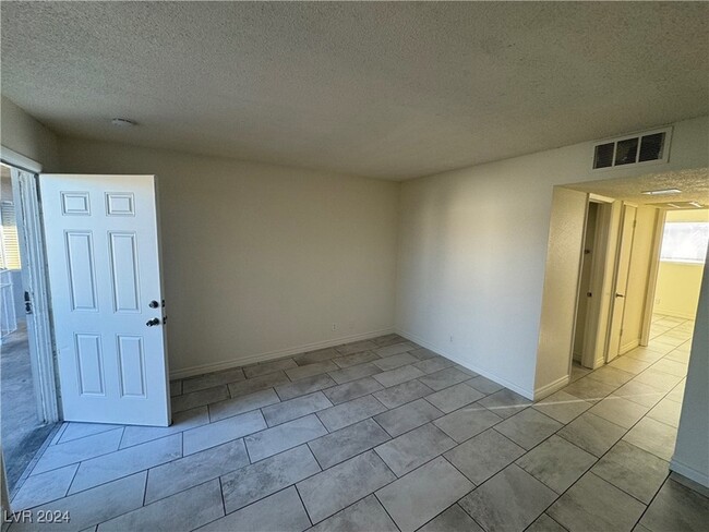 212 Orland St, Unit 28 in Las Vegas, NV - Building Photo - Building Photo