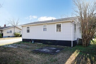 300 West St. in Apex, NC - Building Photo - Building Photo