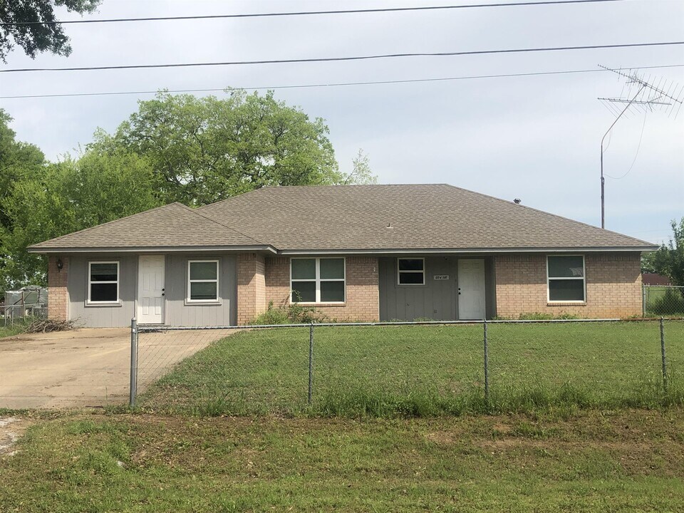 650 W Ohio St in Van, TX - Building Photo