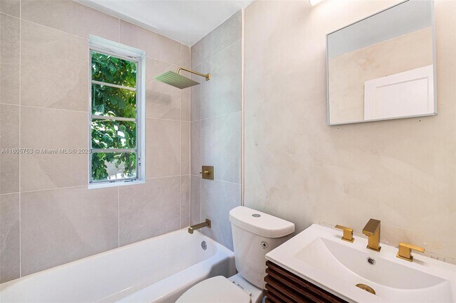 1611 Euclid Ave in Miami Beach, FL - Building Photo - Building Photo