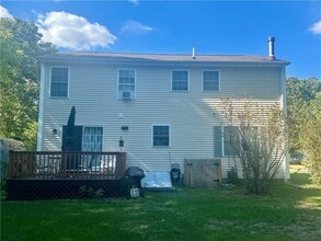 37 Lakeside Dr in Charlestown, RI - Building Photo - Building Photo