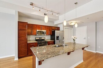 106 W Seeboth St in Milwaukee, WI - Building Photo - Building Photo