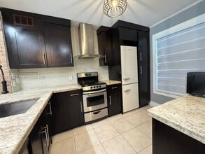 204 Lake Pointe Dr in Oakland Park, FL - Building Photo - Building Photo