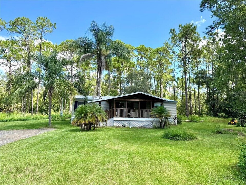 140 Schofield Ln in Davenport, FL - Foto de edificio
