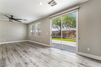 10667 Mann St in Las Vegas, NV - Building Photo - Building Photo