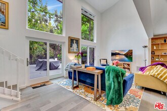 3906 Alta Mesa Dr in Los Angeles, CA - Building Photo - Building Photo