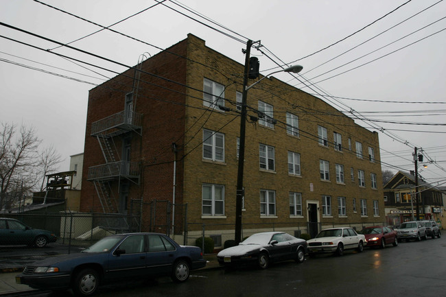 The Redwood in Paterson, NJ - Building Photo - Building Photo