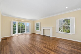 8724 Shoreham Dr in West Hollywood, CA - Foto de edificio - Building Photo