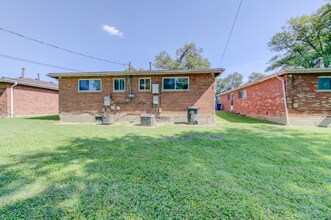 10770 Tropic Dr in St. Ann, MO - Foto de edificio - Building Photo