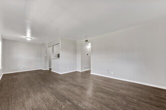 The Colonial Apartments in Nacogdoches, TX - Building Photo - Building Photo