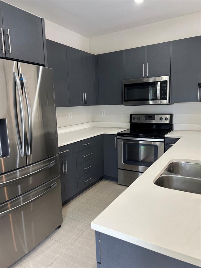 420 SE 16th St in Fort Lauderdale, FL - Foto de edificio - Building Photo