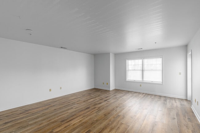 Silver Mill Apartments in Dover, DE - Building Photo - Interior Photo