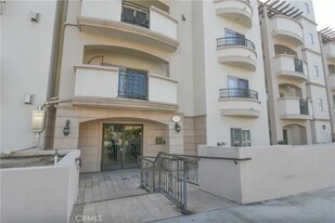 11848 Kiowa Ave in Los Angeles, CA - Building Photo