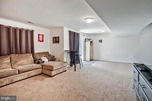 15801 Aerial View Rd in Woodbridge, VA - Building Photo