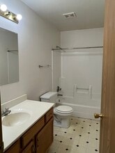 1155 N Indiana St, Unit B in Griffith, IN - Foto de edificio - Building Photo