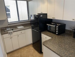 2021 SW 38th Ave in Fort Lauderdale, FL - Building Photo - Building Photo