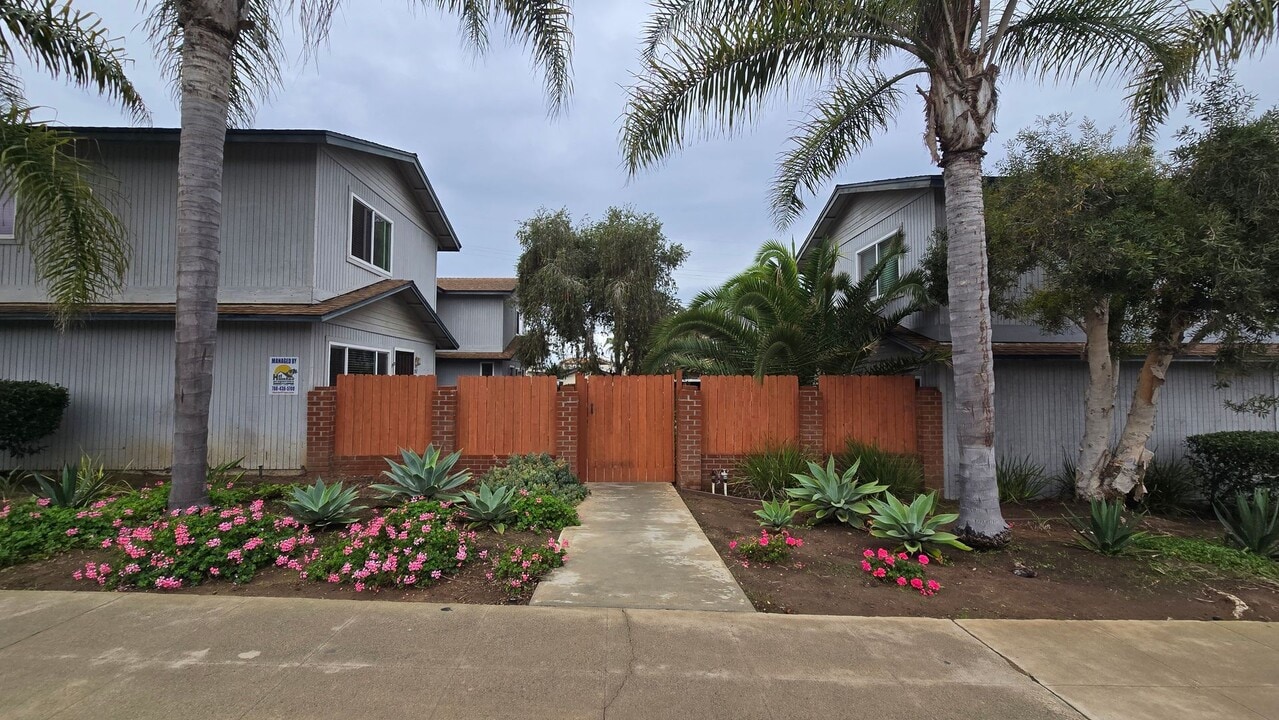 542-546 3rd St in Encinitas, CA - Building Photo