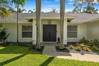 1021 Corallita Ct in Wellington, FL - Building Photo - Building Photo