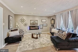 3245 Rio Dr in Falls Church, VA - Building Photo - Building Photo