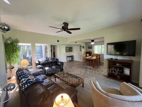 643 N Vía Acapulco in Palm Springs, CA - Building Photo - Building Photo