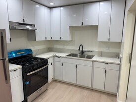 1242 N New Hampshire Ave in Los Angeles, CA - Building Photo