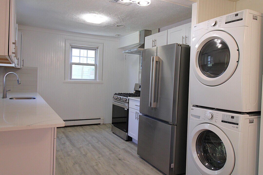 14 Raydol Ave in Secaucus, NJ - Building Photo
