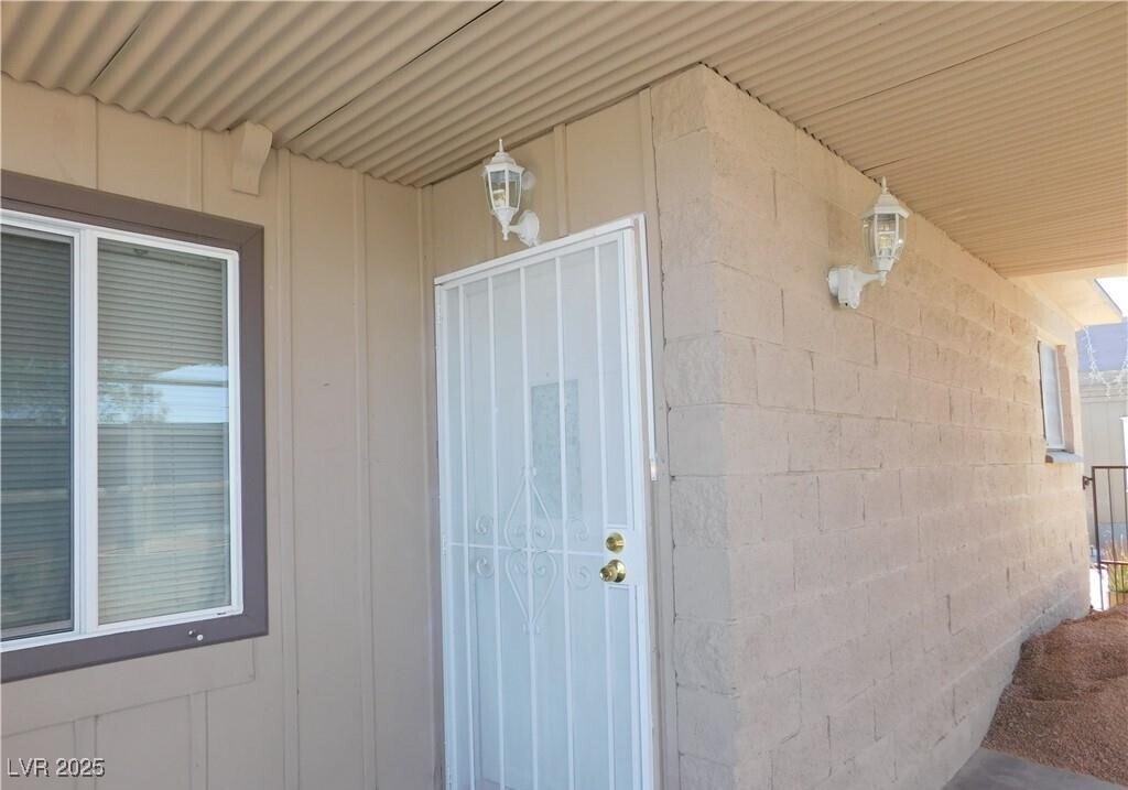 251 W Atlantic Ave in Henderson, NV - Building Photo